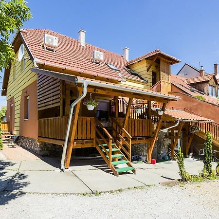 Almafa Apartmanhaz エゲル エクステリア 写真