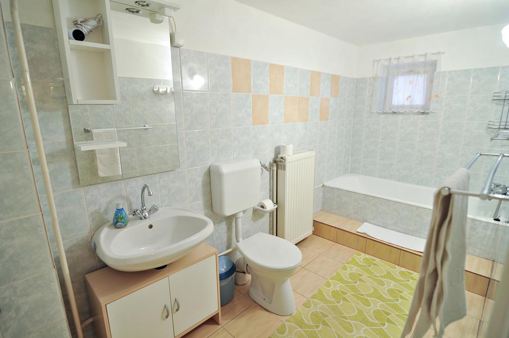 Almafa Apartmanhaz エゲル エクステリア 写真
