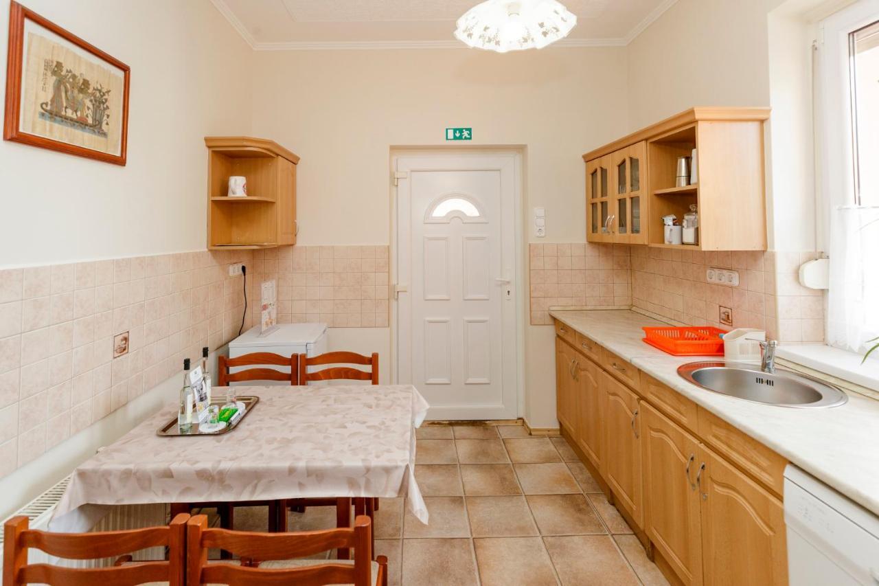 Almafa Apartmanhaz エゲル エクステリア 写真
