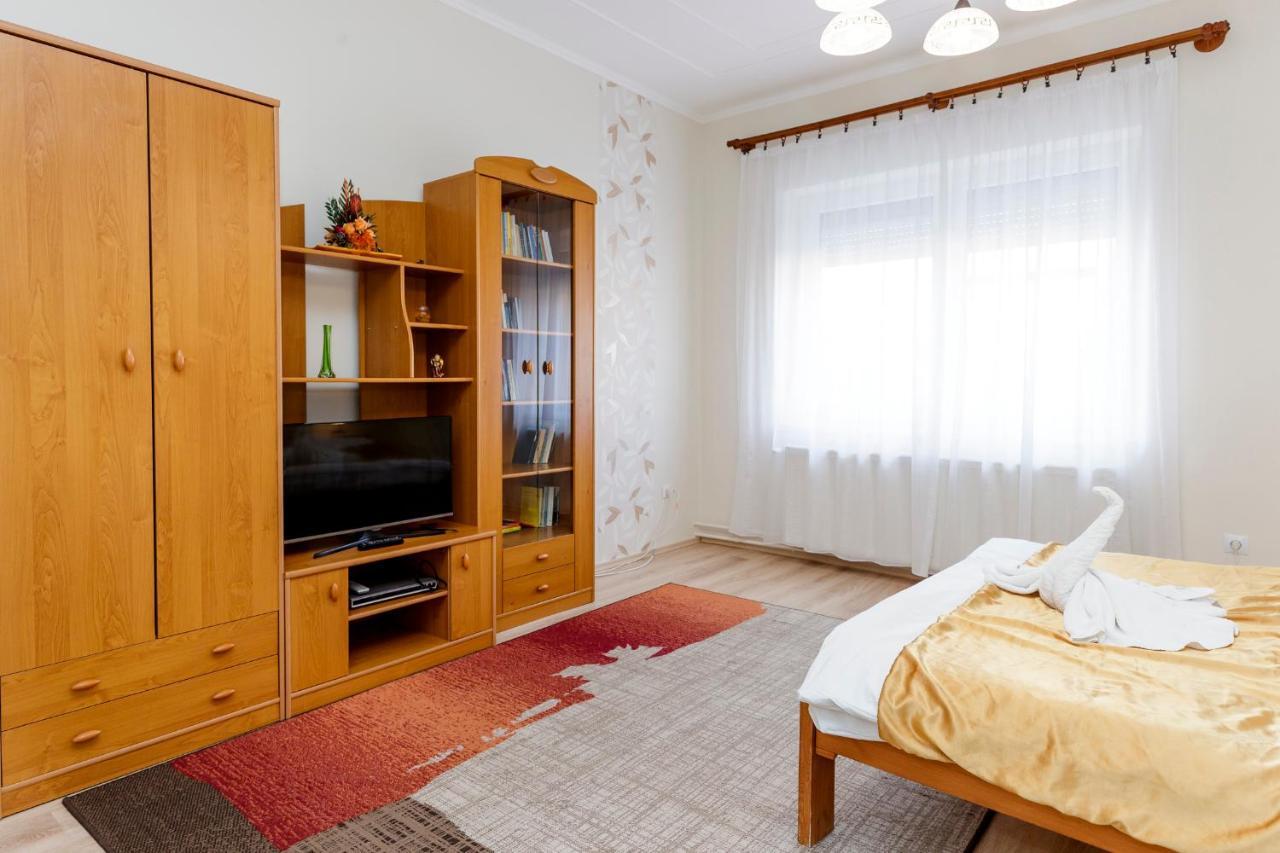Almafa Apartmanhaz エゲル エクステリア 写真