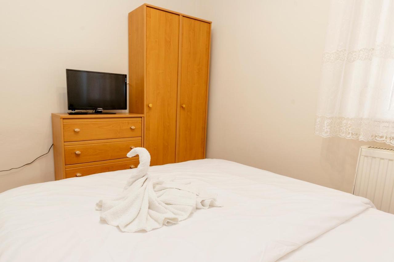 Almafa Apartmanhaz エゲル エクステリア 写真